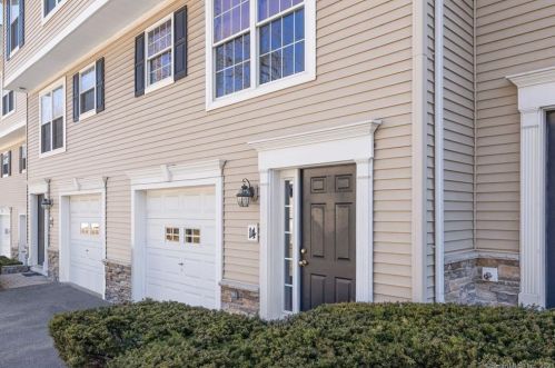 14 Donahue Ln, Manchester, CT 06042-1700