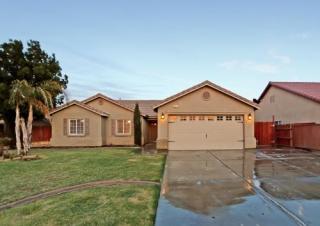 692 Crescent Ln, Lemoore CA  93245-4954 exterior