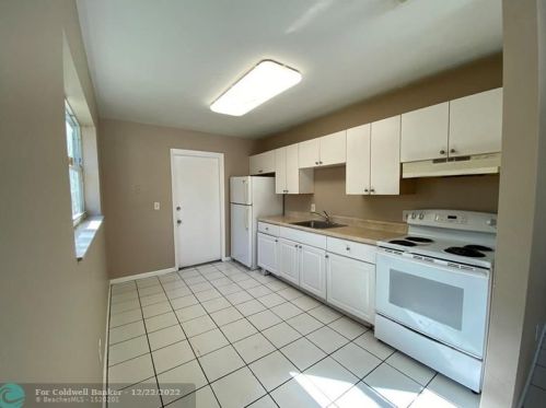 6116 39th St, Hollywood FL  33023-5106 exterior