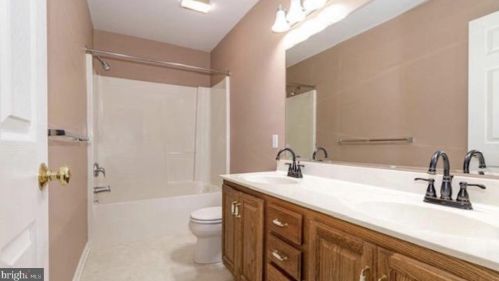 36 Ashburg Dr, Navy Sup Dpt PA  17050-8209 exterior