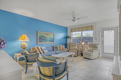 344 Chatham Q, West Palm Beach, FL 33417-1853