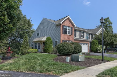 16 Parkside Dr, Lebanon, PA 17042-4014