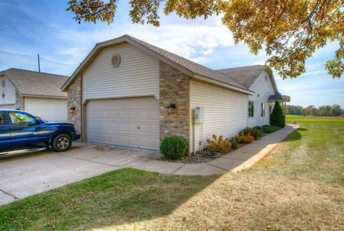 738 Mulligan Dr, East Farmington, WI 54020-4341