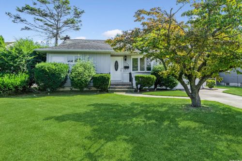 3132 Dragon Ln, North Wantagh, NY 11793-1831