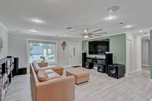 205 Dove Cir, West Palm Beach, FL 33411-1704