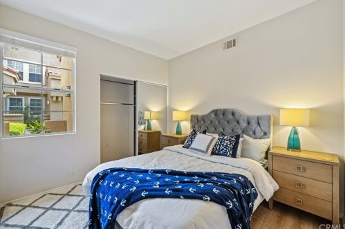 62 Magellan Aisle, Irvine CA exterior