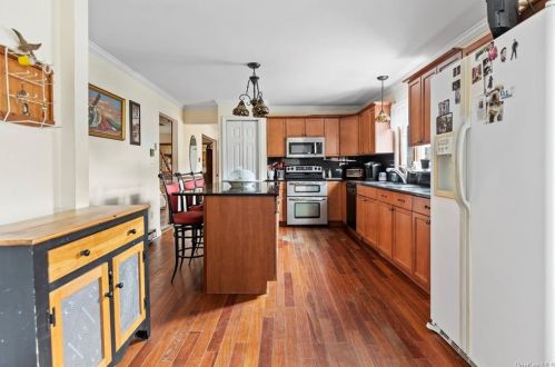 360 Wood St, Mahopac NY  10541-5205 exterior