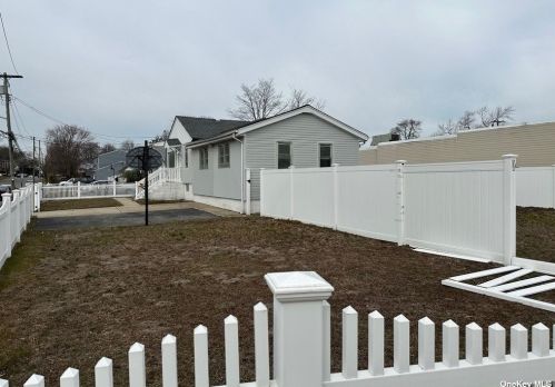 1 Irene St, North Lindenhurst NY  11757-1204 exterior