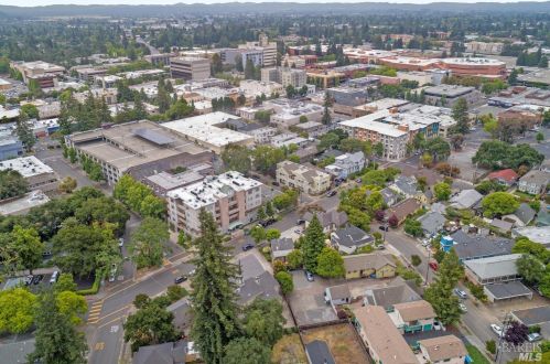 855 7 St, Santa Rosa CA  95401-6106 exterior