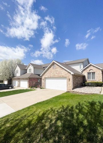 8126 Tuckaway Ct, Crown Point, IN 46307-9391
