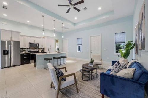 4875 20th Ave, Naples FL  34117-9194 exterior