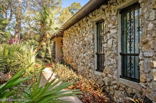 1115 Sand Pine Cir, Titusville, FL 32796-3635