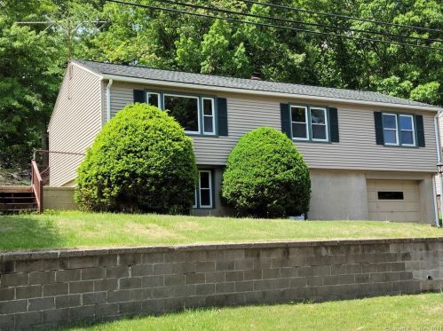 63 Grey Rock Rd, Bridgeport, CT 06606-1411