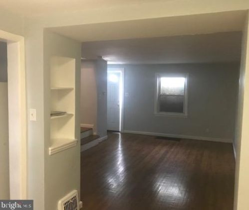 364 Oakland St, Trenton, NJ 08618-3512