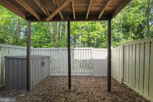 1937 Belmont Ridge Ct, Herndon VA  20191-5446 exterior