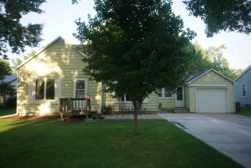 305 4th St, Raymond MN  56282-2122 exterior