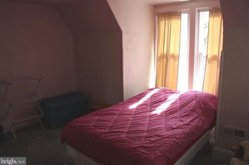 2344 Derry St, Harrisburg PA 17111-2616 exterior