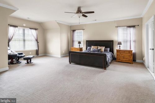 5737 Waterloo Bridge Cir, Haymarket VA  20169-8117 exterior