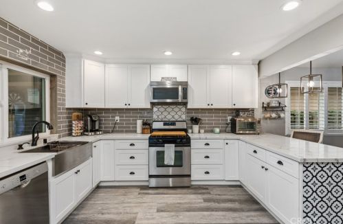 40000 Amberley Cir, Temecula CA 92591-7010 exterior