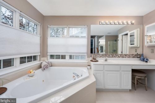 7226 Lyndam Hill Cir, Lorton VA  22079-4509 exterior