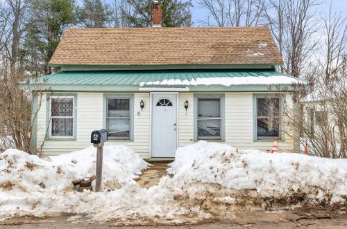 6 Hill Rd, Tilton, NH 03276-5316
