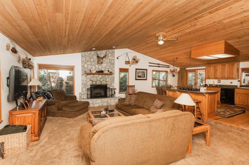 1253 Panorama Dr, Big Bear City CA  92314-9828 exterior