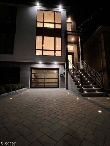 416 Lawton Ave, Cliffside Park NJ  07010-1902 exterior