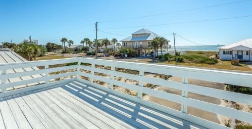 841 Gorrie Dr, Saint George Island FL  32328-2911 exterior