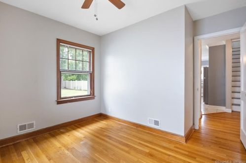 5 Lincoln St, North Haven CT  06473-1807 exterior