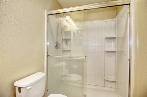 9872 Winkle Cir, Elk Grove CA  95757-6276 exterior