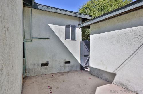 981 Lincoln Ave, El Cajon CA  92020-6426 exterior