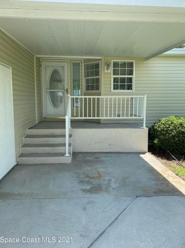 233 Scenic Dr, Cocoa FL  32926-2577 exterior
