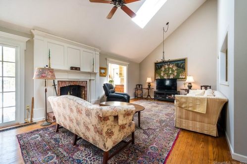 13 Dennison Rd, Essex CT  06426-1352 exterior