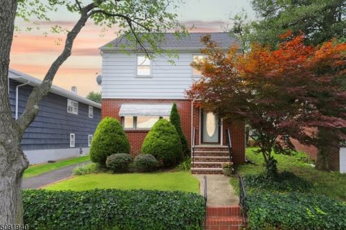 522 Thompson Ave, Roselle, NJ 07203-1537