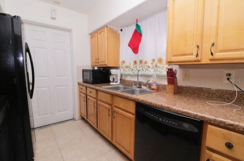 6221 Oakcrest Cir, Orlando, FL 32808-2328