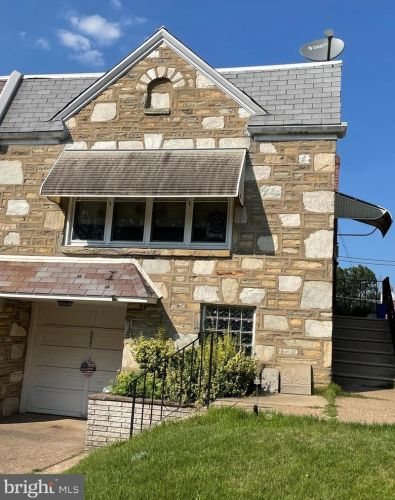 2527 Bleigh Ave, Philadelphia, PA 19152-4301