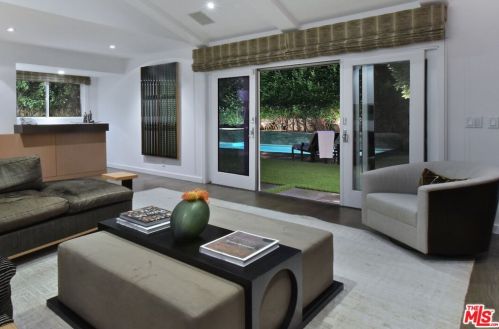 5037 Gaviota Ave, Van Nuys CA  91436-1427 exterior