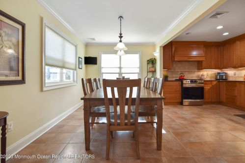 16 Galway Dr, Hazlet NJ  07730-1112 exterior