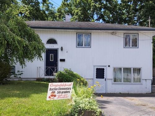 328 Barton Ave, Canaan Lake, NY 11772-4204
