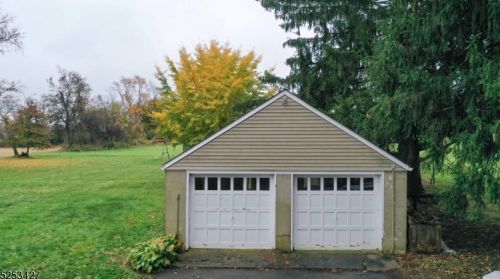 404 Quakertown Rd, Flemington NJ  08822-5610 exterior