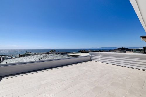 413 Bayview Dr, Manhattan Beach CA  90266-5717 exterior