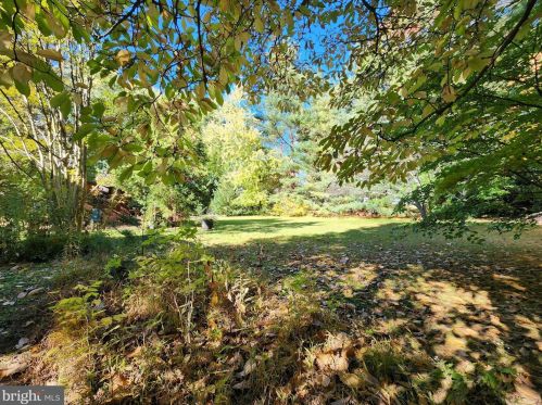 11 Brentwood Dr, Willow Grove, PA 19090-4207