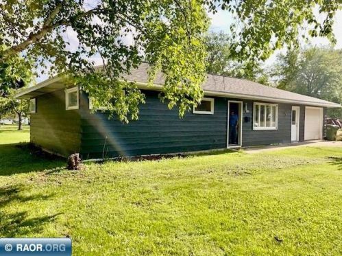 222 38th St, Hibbing, MN 55746-2921