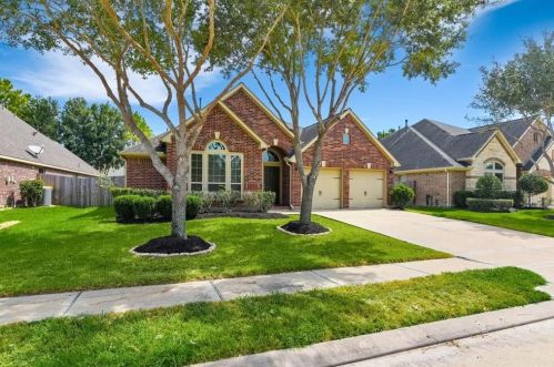 2807 Field Hollow Dr, Pearland, TX 77584-1849