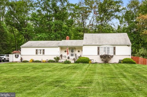 6782 Kopp Rd, Spring Grove, PA 17362-8906