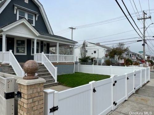 567 Beach 69th St, Far Rockaway, NY 11692-1338