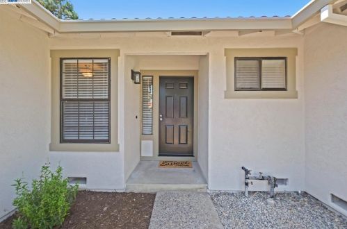 3530 Whitehall Ct, Pleasanton CA  94588-3507 exterior