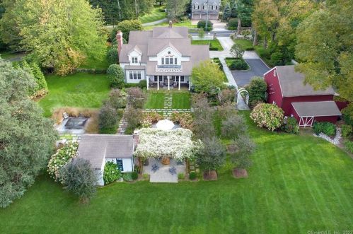 92 Silver Hill Rd, Ridgefield, CT 06877-5637