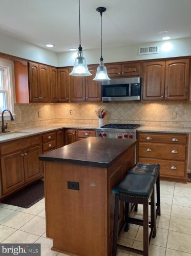 303 Orchard Cir, Hamilton VA  20158-9700 exterior