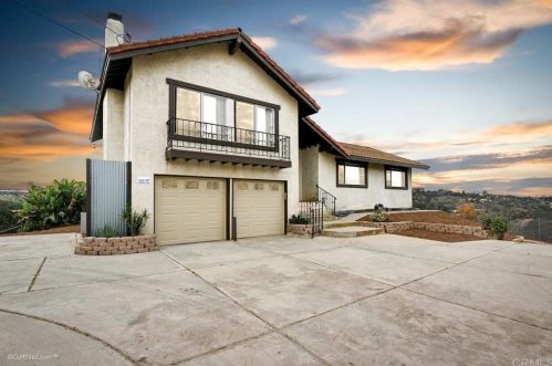 11055 Calle Oro Verde, Valley Center CA  92082-4202 exterior